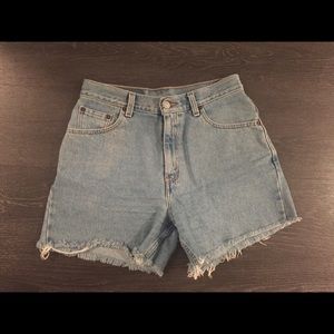 Vintage High Waisted Levi’s Denim Shorts, size 6